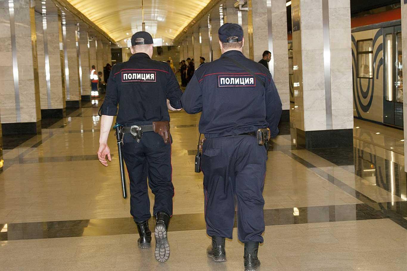 Moskova Metrosu'nda bir emniyet çalışanı meslektaşlarını vurdu